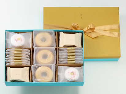 大黃心晴禮盒 ~盒蓋有英文結婚字樣