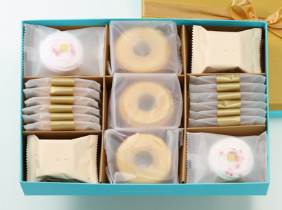 大黃心晴禮盒 ~盒蓋有英文結婚字樣