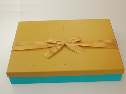 大黃心晴禮盒 ~盒蓋有英文結婚字樣