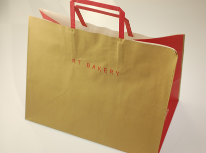 大黃心晴禮盒 ~盒蓋有英文結婚字樣